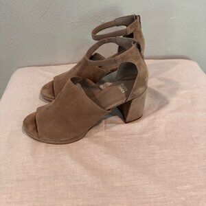 Eileen Fisher Vero Cuoio (Italian Leather) Taupe Suede Block Heels – Size 10